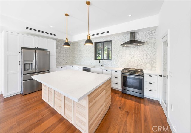 Foto del edificio - 7503 Hesperia Ave