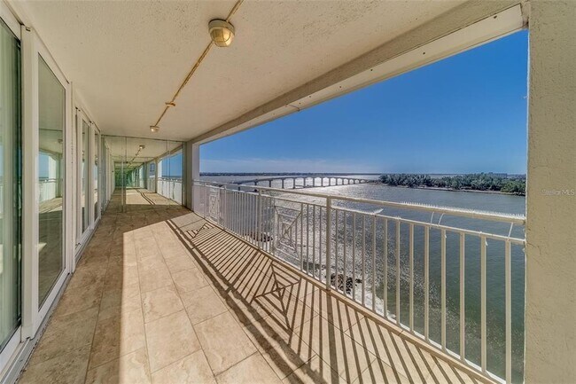 Foto del edificio - 675 S Gulfview Blvd