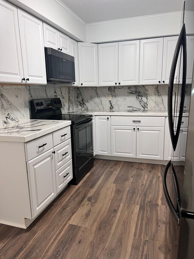 Building Photo - Knoxville 37938 - 2 bedroom 1 Bath in Hall...