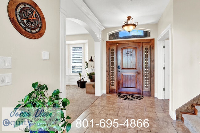 Building Photo - 567 E Greystone Dr