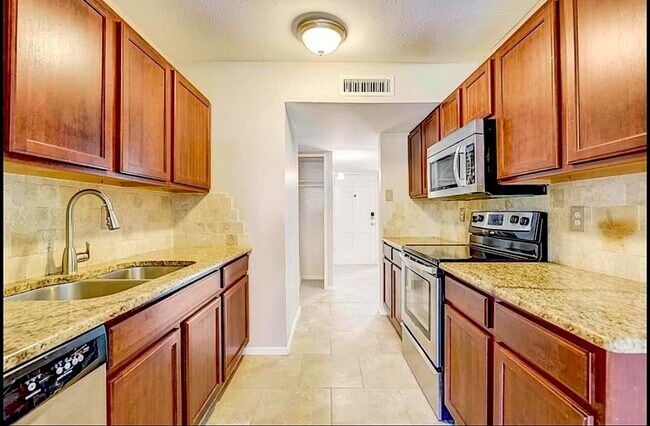 Kitchen - 9226 Millwood Dr