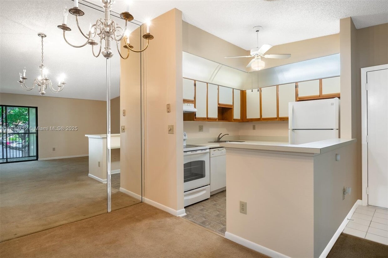 Primary Photo - 10869 W Clairmont Cir