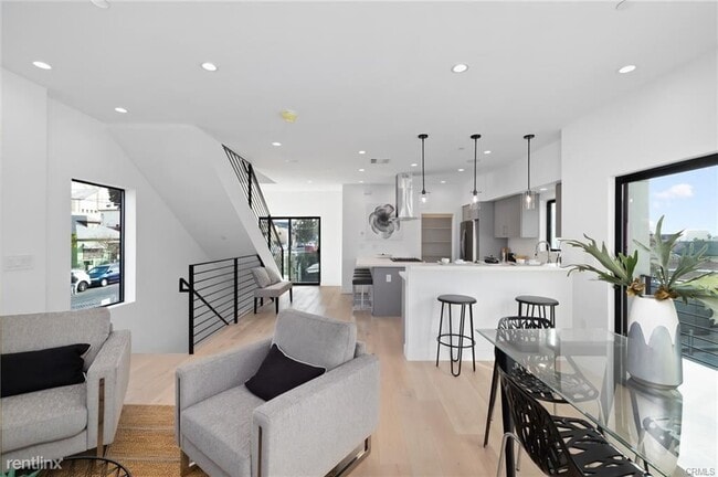 Building Photo - 3 br, 5 bath House - 231 1/2 N Burlington Ave
