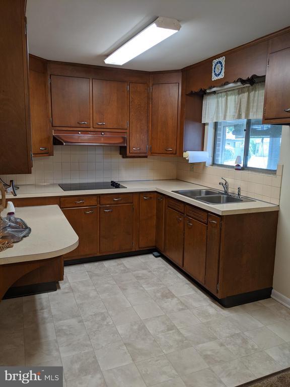 Foto del edificio - 1995 PA-212