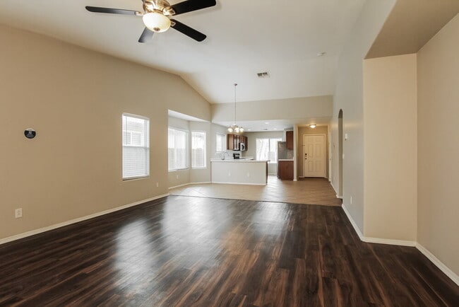 Building Photo - 9132 W Cordes Rd