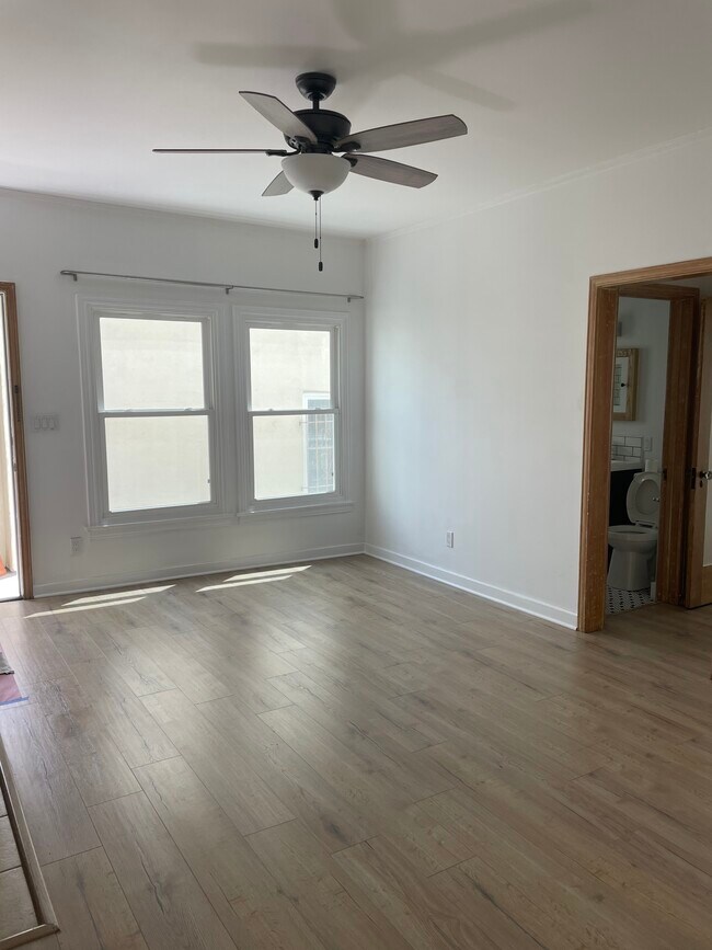 Building Photo - 4061 W 28th St
