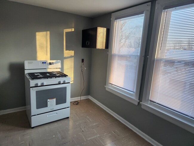 Building Photo - 1395 Section Rd