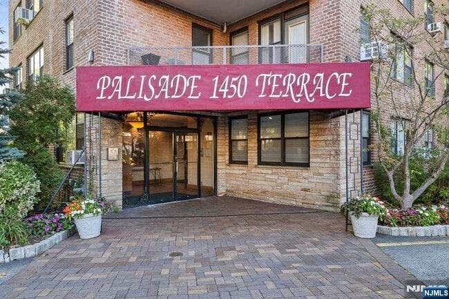 Foto del edificio - 1450 Palisade Ave