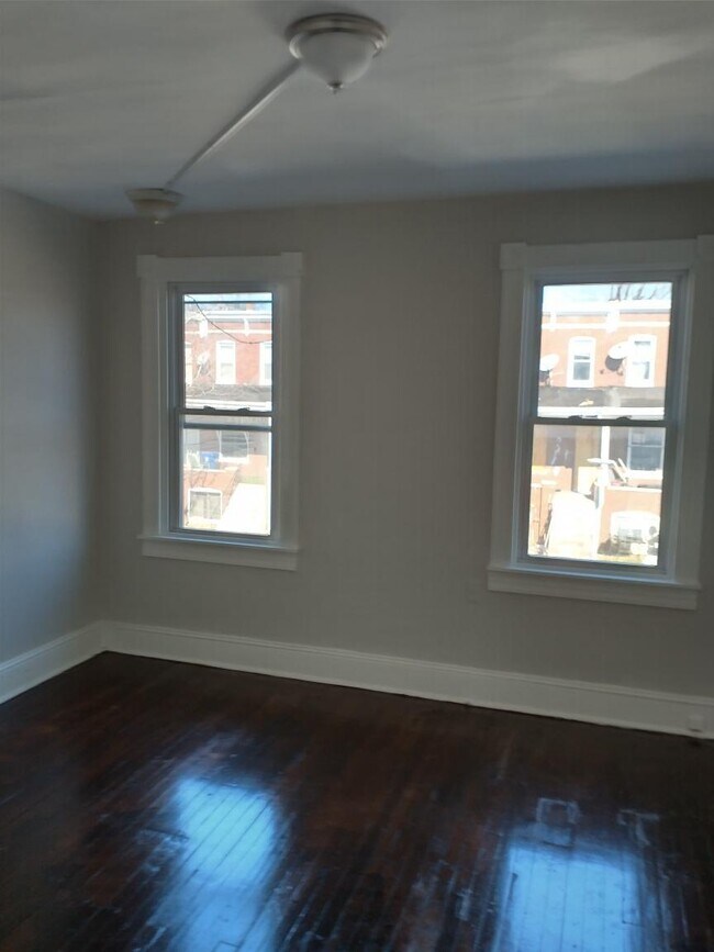 Building Photo - 1519 E 28th St