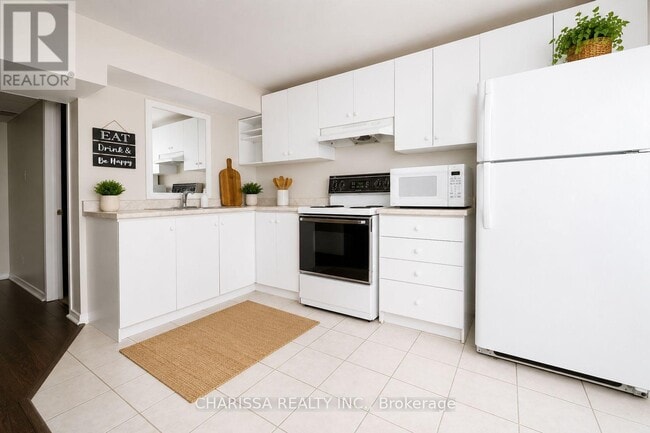 Building Photo - 2872 Gardenview Crescent