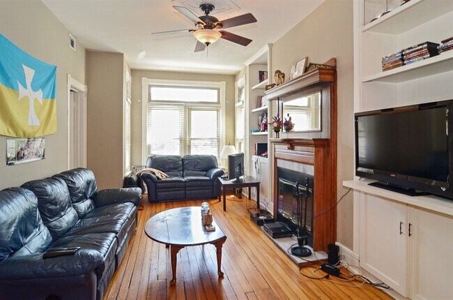 Building Photo - 3352 N Kenmore Ave