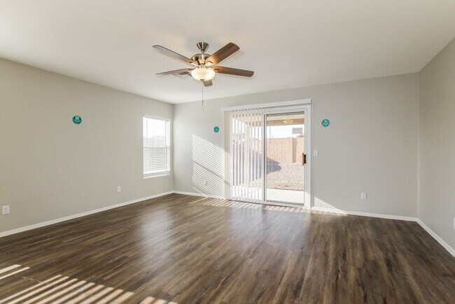 Foto del edificio - 12438 W Willow Ave