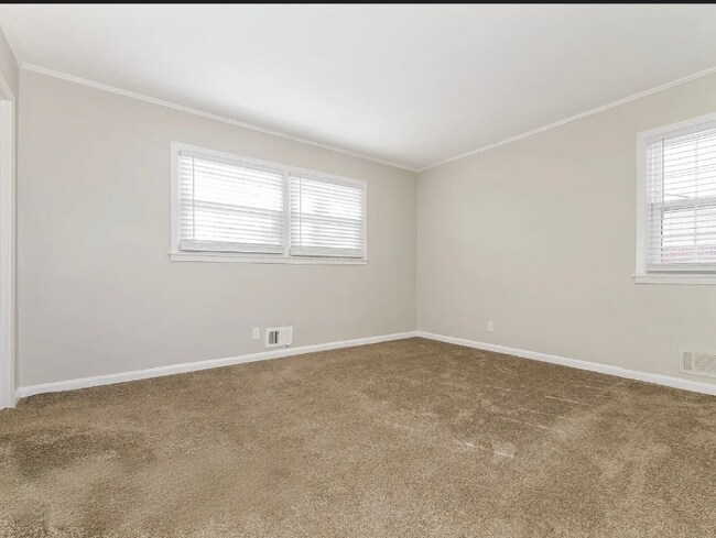 Building Photo - 119 E Garfield Ave