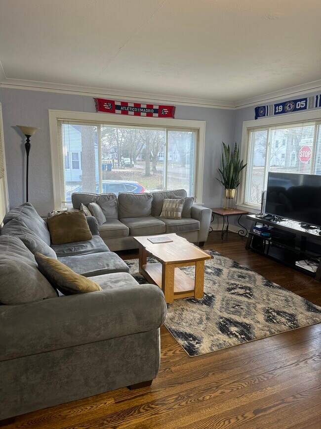 Foto del edificio - 544 Campbell Ave