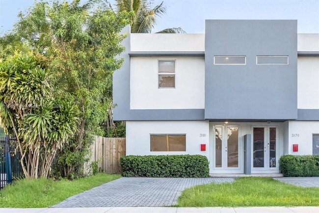 Foto del edificio - 3181 SW 24th St