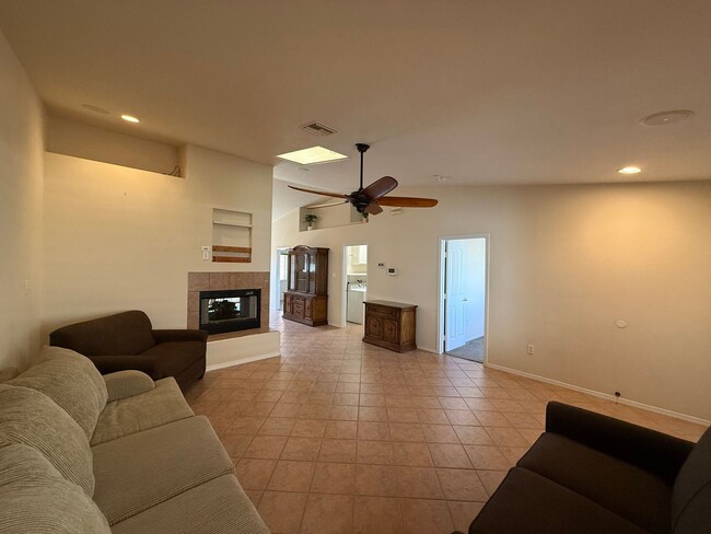 Building Photo - Yuma Meadows Townhouse - Furnished or Unfurnished