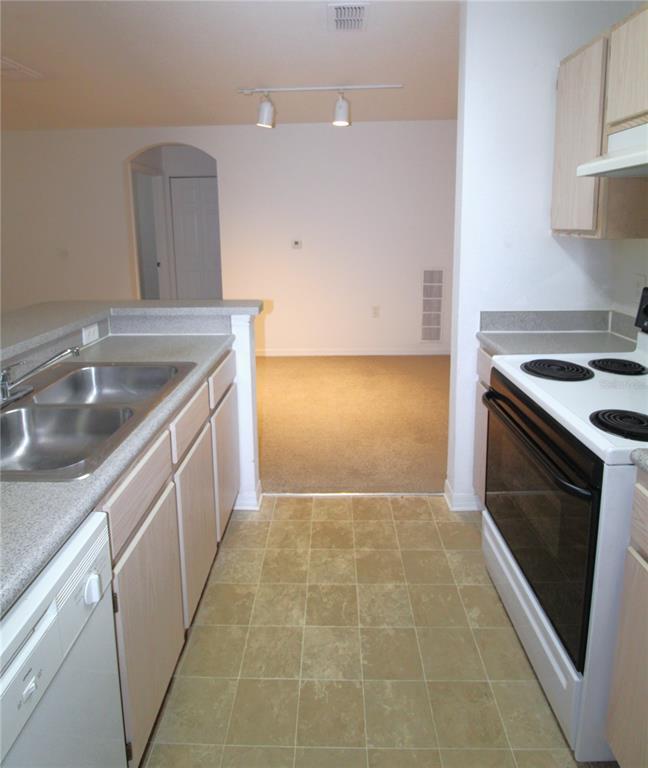 Building Photo - 8905 Manor Loop