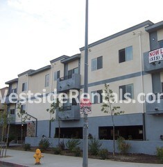 Foto principal - 7355 Balboa Blvd
