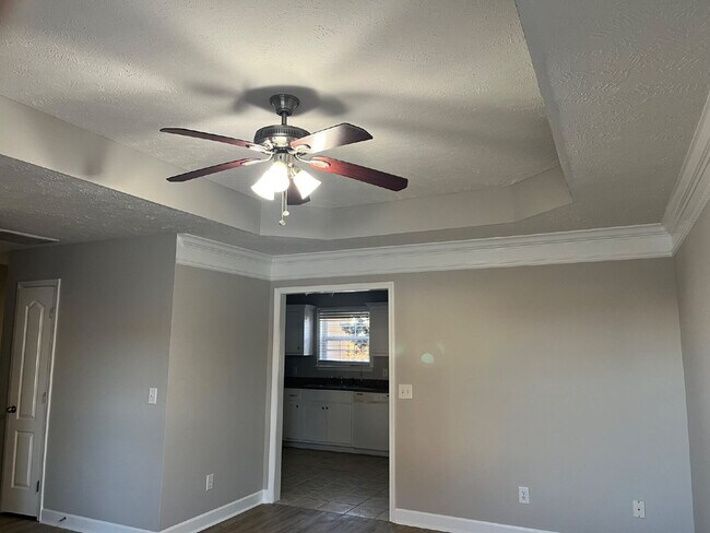 Foto del edificio - 3241 Hardwood Dr