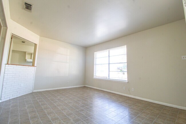 Foto del edificio - ********Move In Special- 1 Month Free off 1st FULL MONTH********