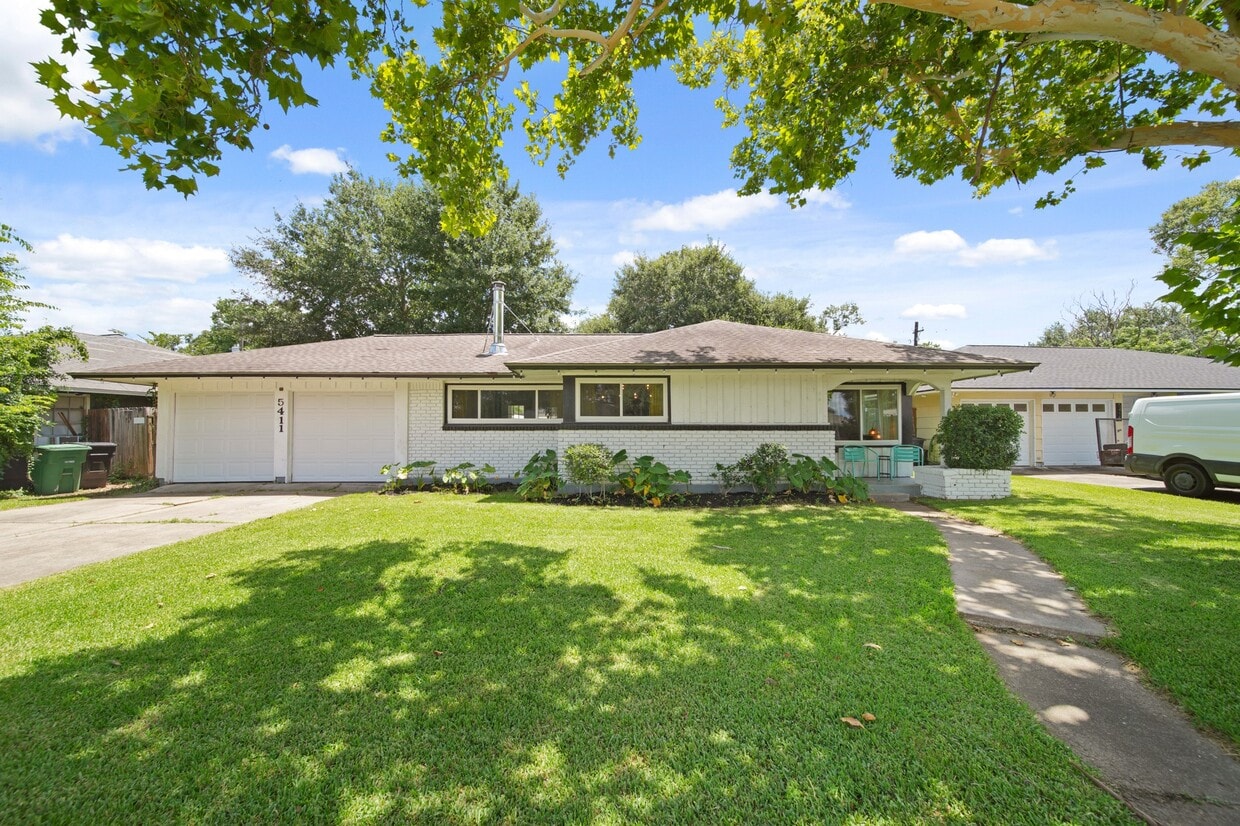 Primary Photo - 5411 Meadow Creek Ln