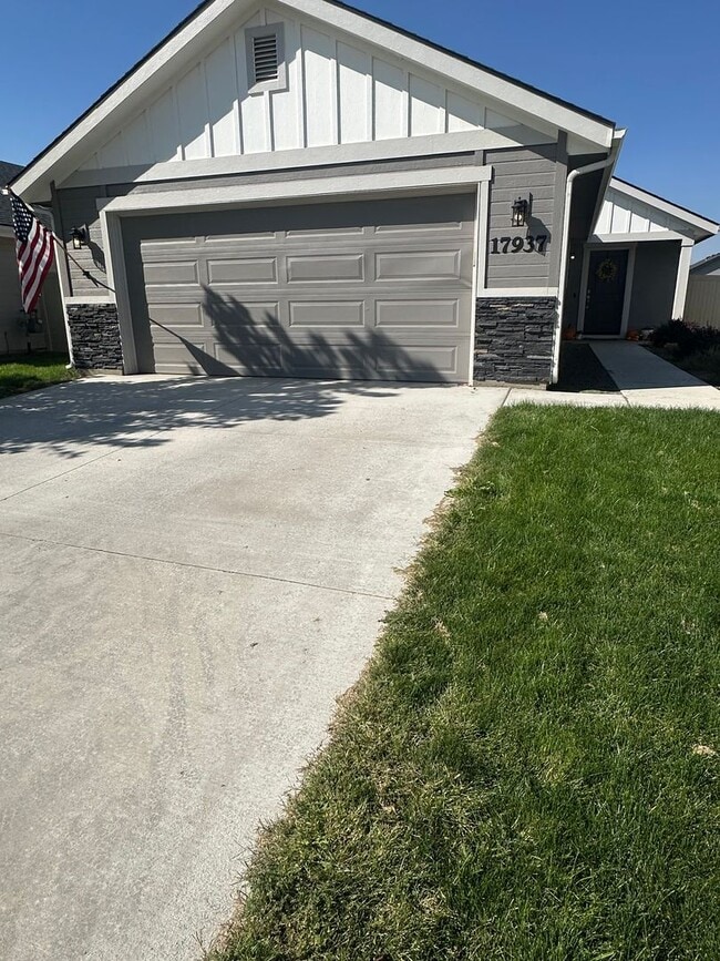 Building Photo - Beautiful 3 bedroom 2 bathroom in a wonder...