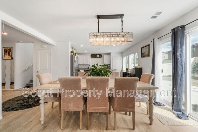 Foto del edificio - 5621 Orange Grove Ave