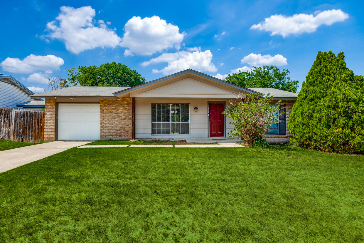 Foto principal - 9415 Quicksilver Dr