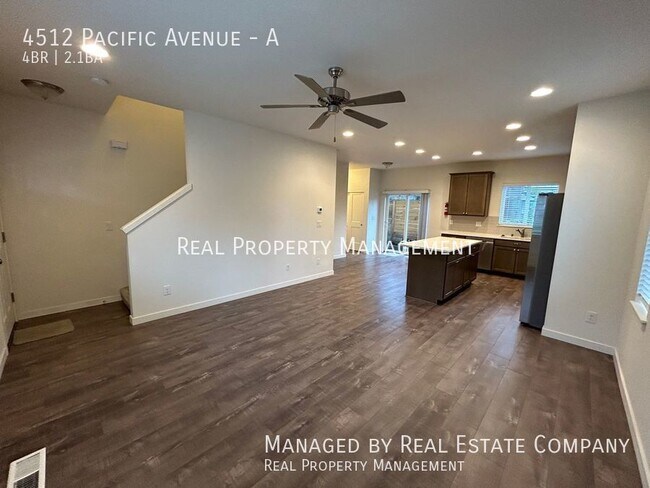 Foto del edificio - Spacious & Modern Vancouver Four Bed Townhome