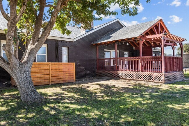 Building Photo - 12057 E