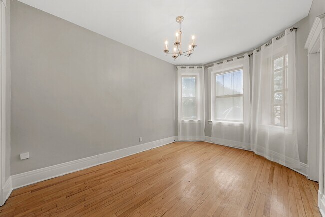 Living Room - 1110 N Wolcott