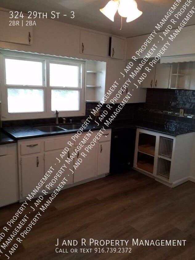 Primary Photo - 324 29th St