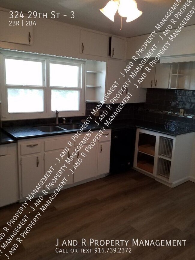 Building Photo - 324 29th St