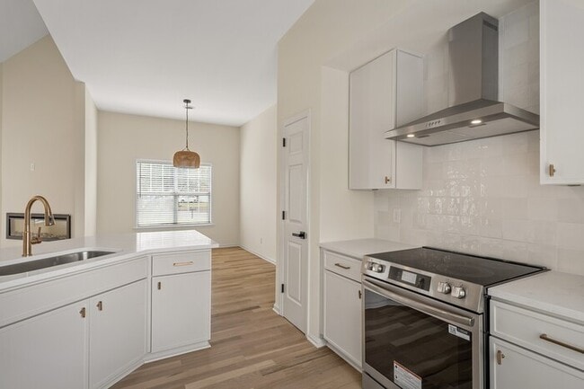 Foto del edificio - 2708 Riverbend Dr