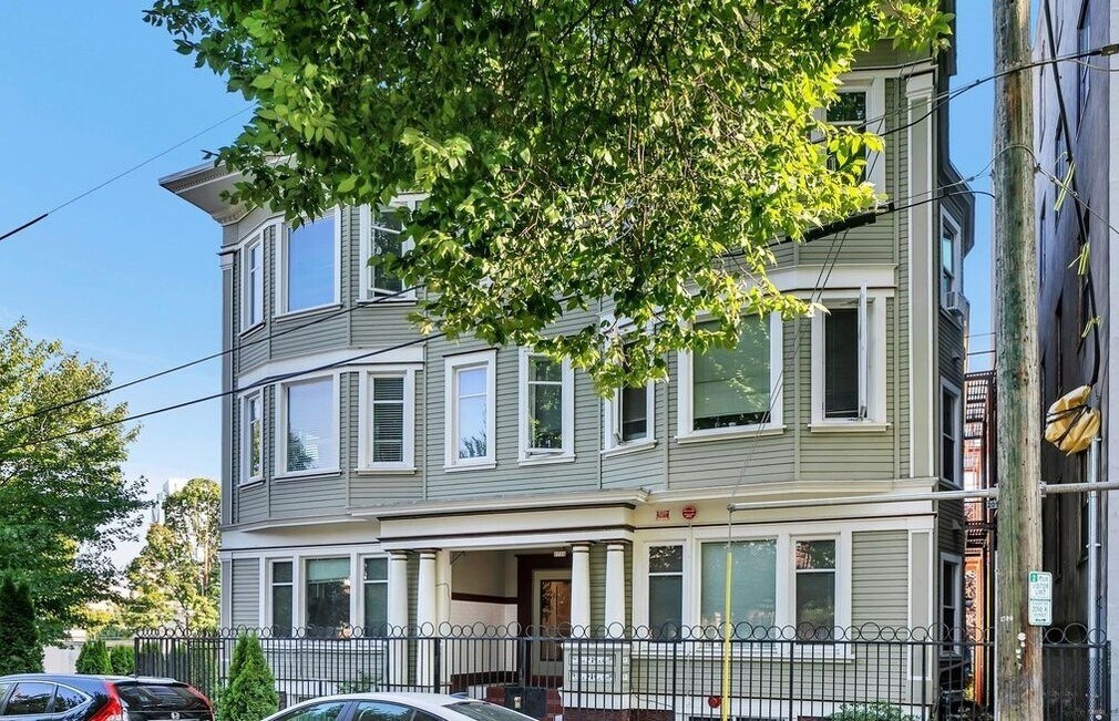 Primary Photo - 1714 NW Couch St