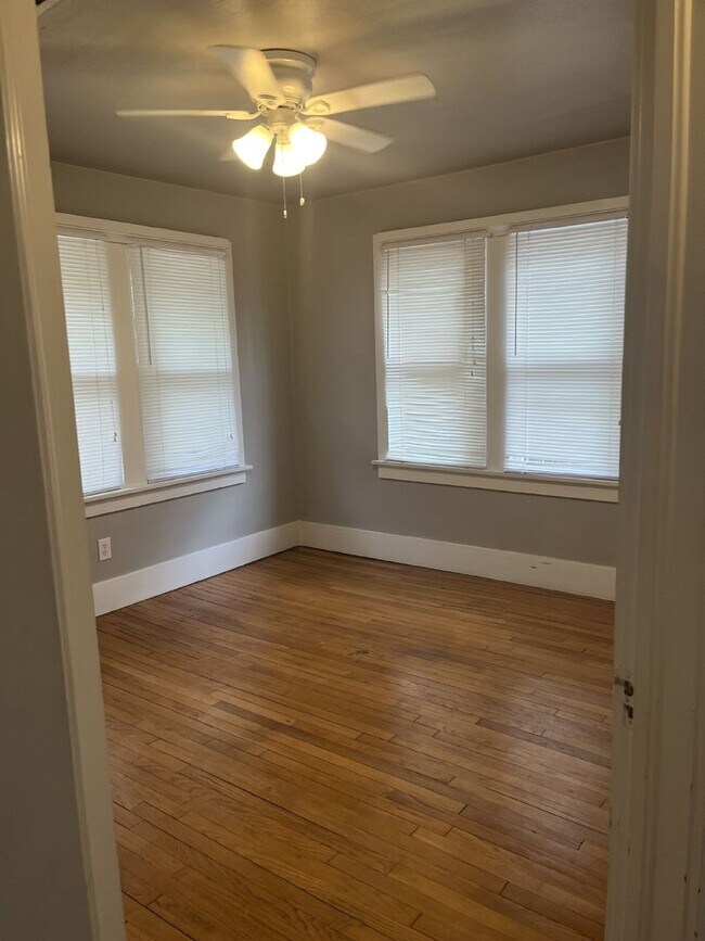 Foto del edificio - 2-Bedroom Home near Uptown.