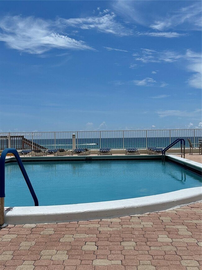 Foto del edificio - 3540 S Ocean Blvd