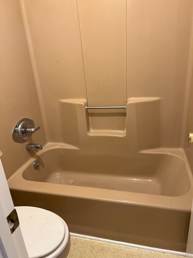 Building Photo - 118 Opp Blvd NE