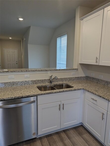 Building Photo - 98 Pacific Loon St