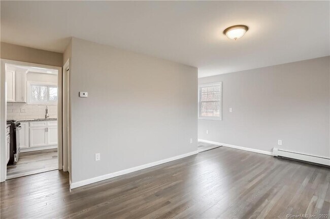 Building Photo - 484 Meriden Ave
