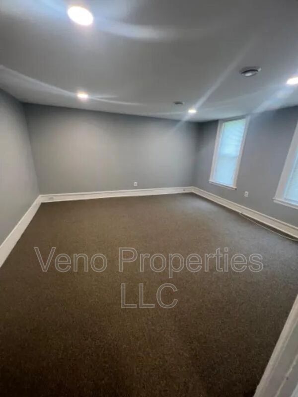 Foto del edificio - 131 W High St