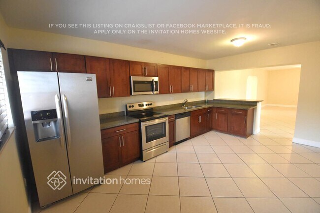 Foto del edificio - 623 W 63rd Dr