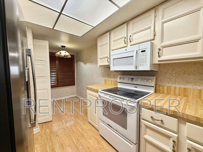 Building Photo - 4135 Player Cir