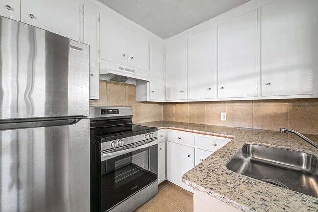 Building Photo - 911 S 10th St