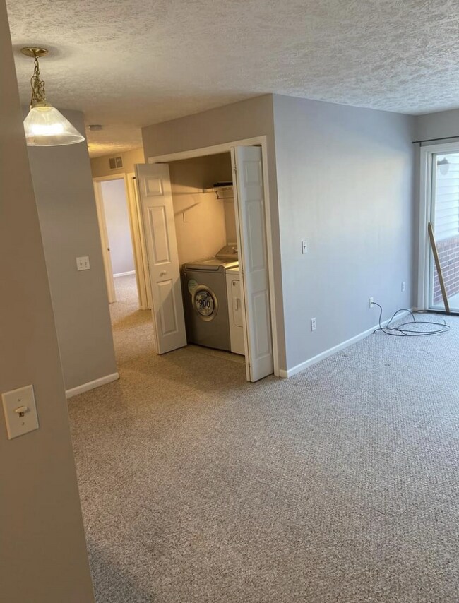 Building Photo - 102 Carom Cir