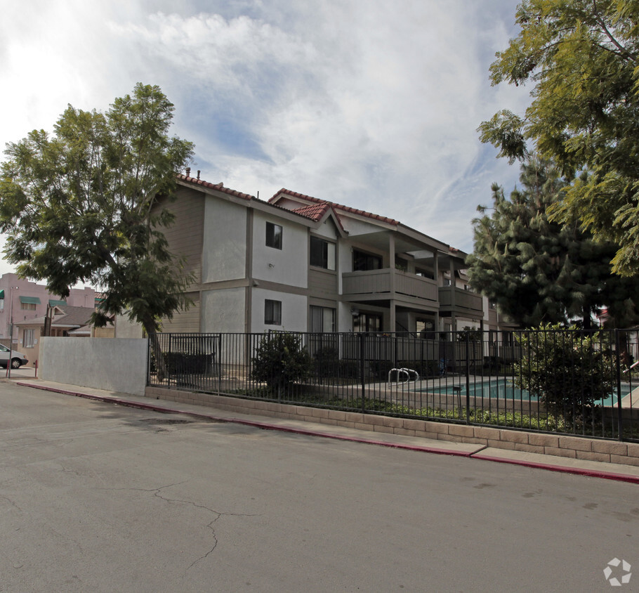 Primary Photo - West Lane Apartments