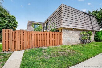 Building Photo - 744 Springdale Cir