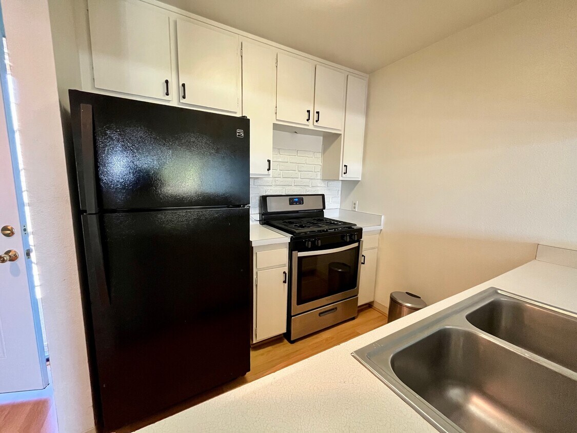 4727 W 147th St Unit 238, Lawndale, CA 90260 Condo for Rent in