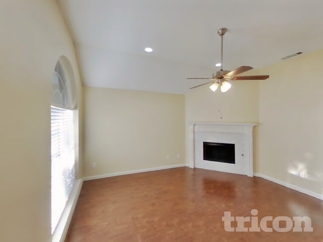 Building Photo - 2616 Spring Rain Dr