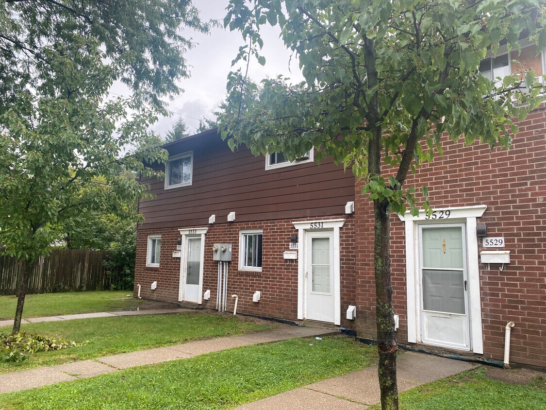 Primary Photo - East Park Square Townhomes